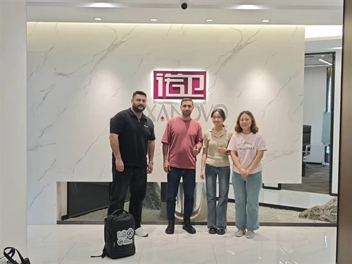 Cálida bienvenida a los clientes iraníes para la inspección de fábricas
